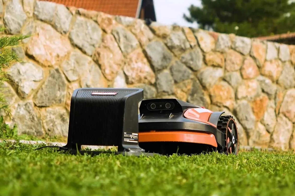 Робот газонокосилка Villager QUIX Oculus 500