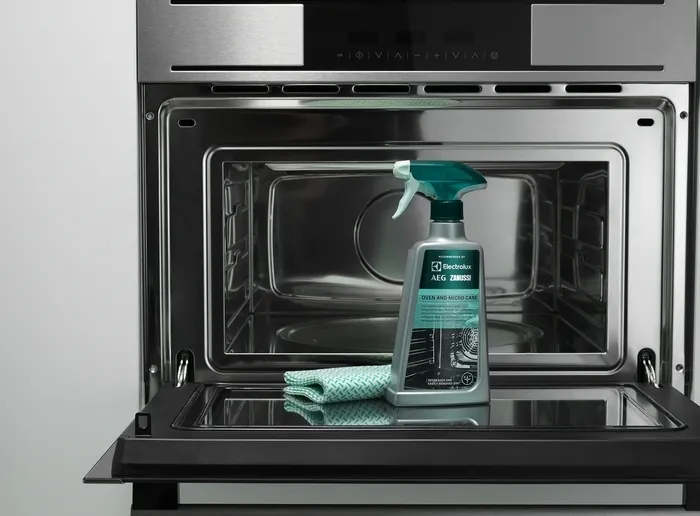 Soluție curățat cuptoare convenționale și cu microunde Electrolux M3OCS200