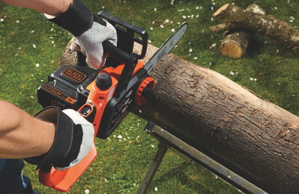 Пила электрическая Black+Decker GKC1825L20-QW