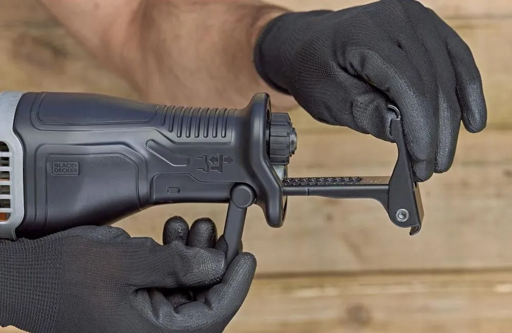 Сабельная пила Black+Decker BES301-QS