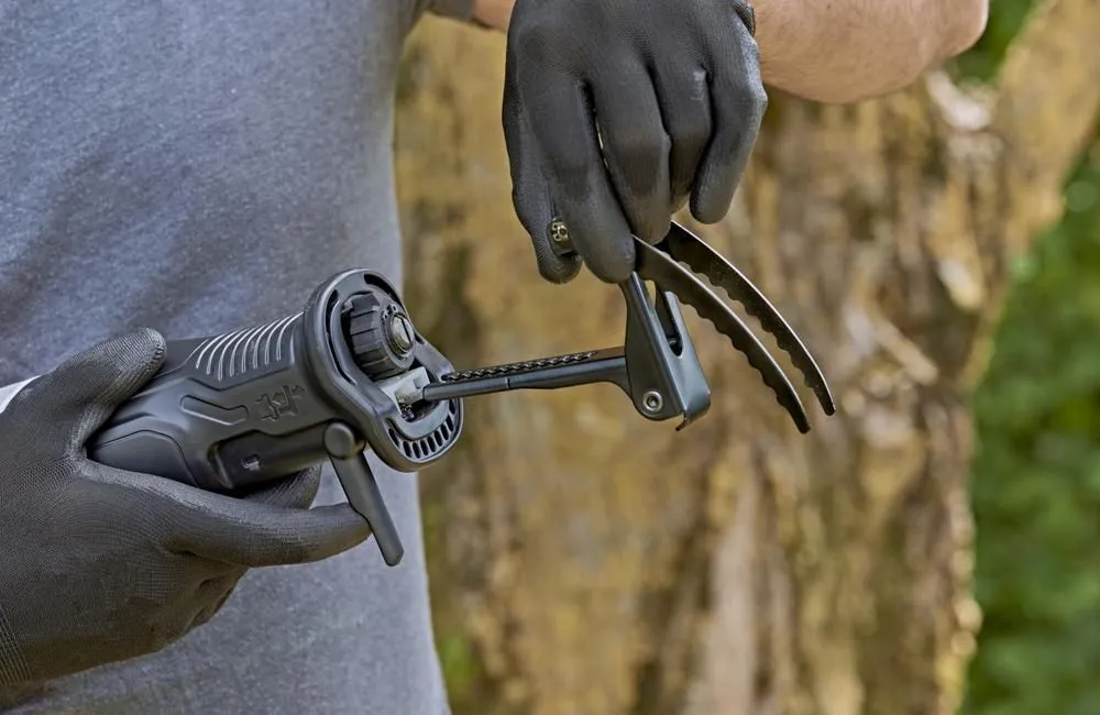 Сабельная пила Black+Decker BES301-QS