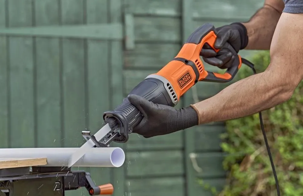 Сабельная пила Black+Decker BES301-QS