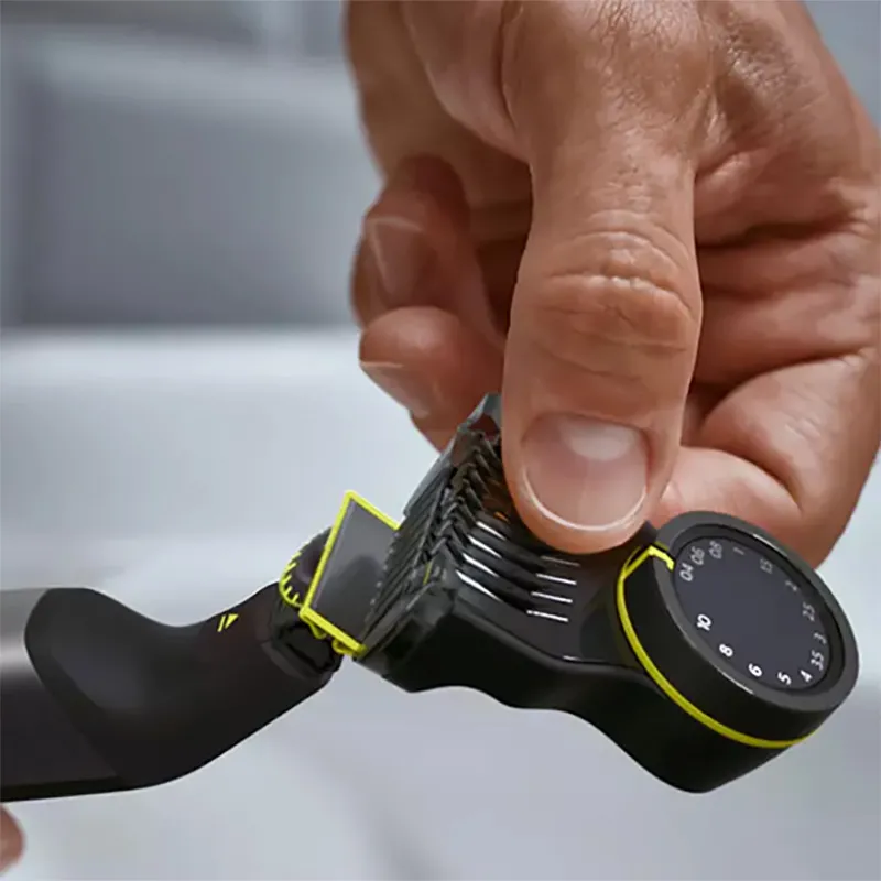 Trimmer pentru bărbați Philips OneBlade Pro 360 QP6651/61, Crom