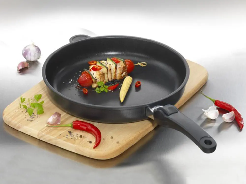 Сковорода AMT Gastroguss AMT-526-E, 1,6л, 26см, Чёрный