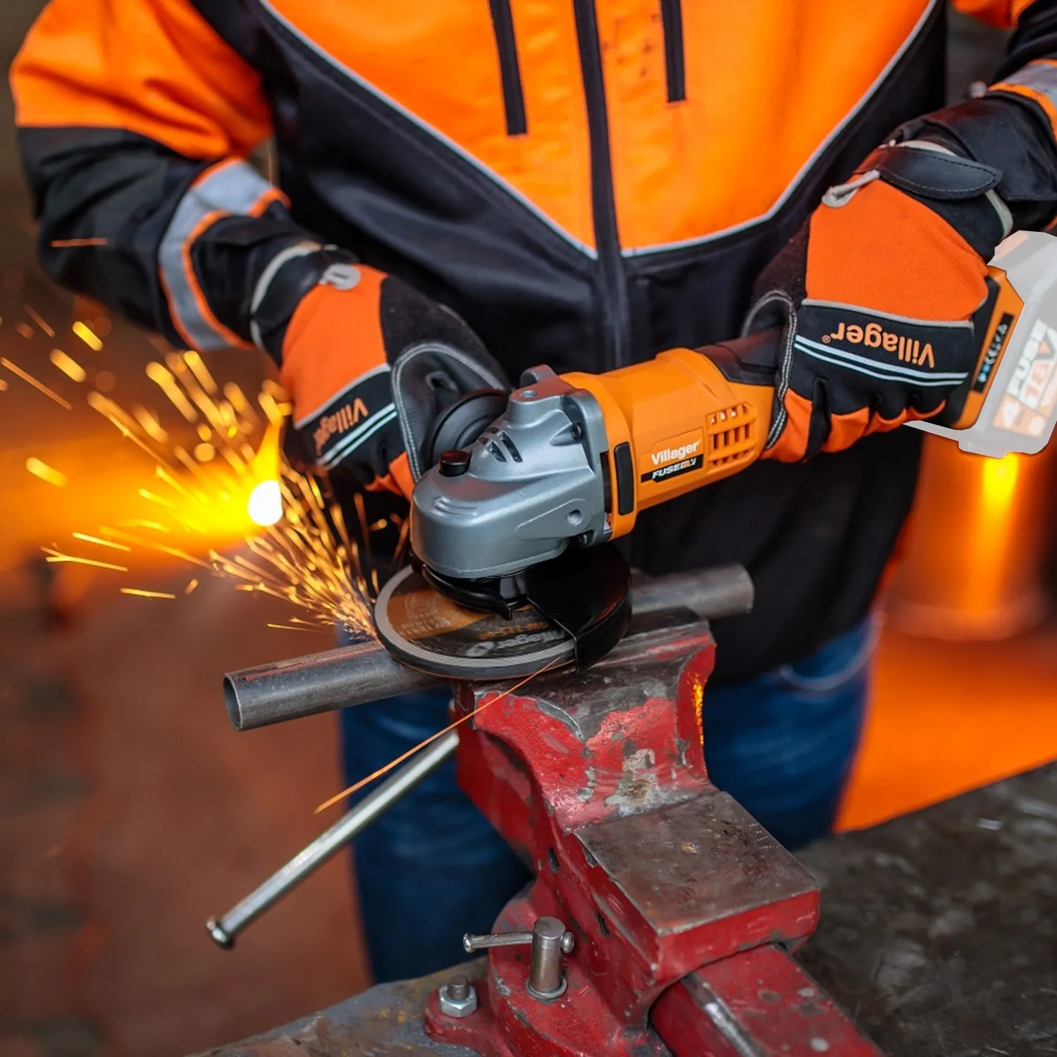 Углошлифовальный станок  VLN 4320 (без аккумулятора)