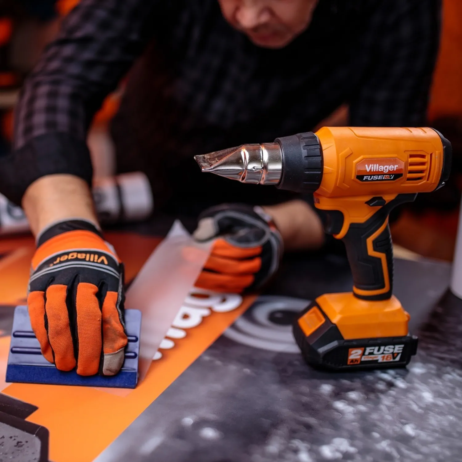 Строительный фен на аккумуляторе Villager FUSE VLN 9520