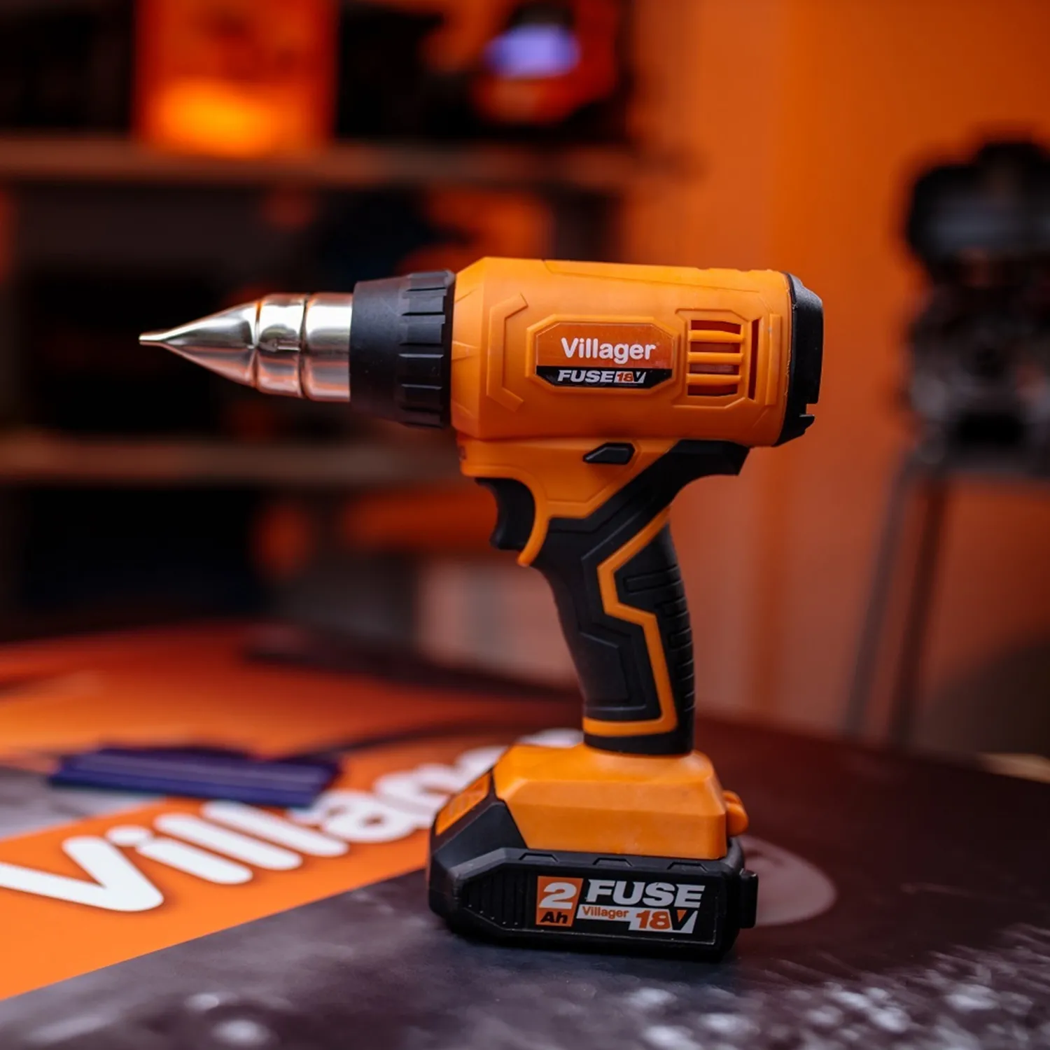Строительный фен на аккумуляторе Villager FUSE VLN 9520