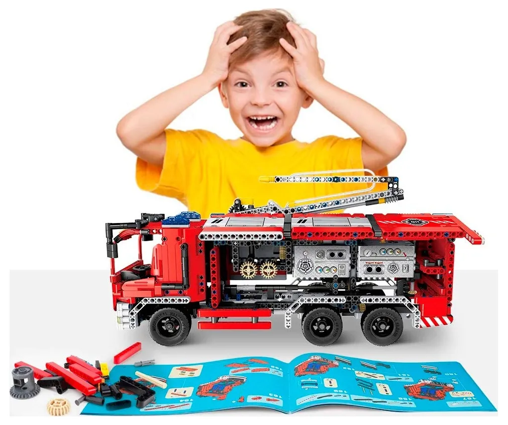 Constructor XTech Fire Truck with Water Spraying
