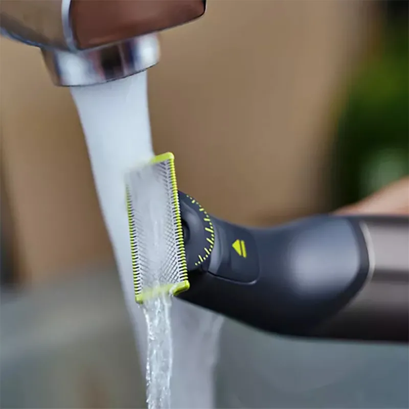 Trimmer pentru bărbați Philips OneBlade Pro 360 QP6551/15, Crom