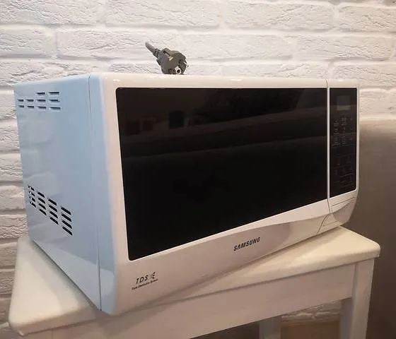 Cuptor cu microunde Samsung ME83KRW-2/BW, Alb