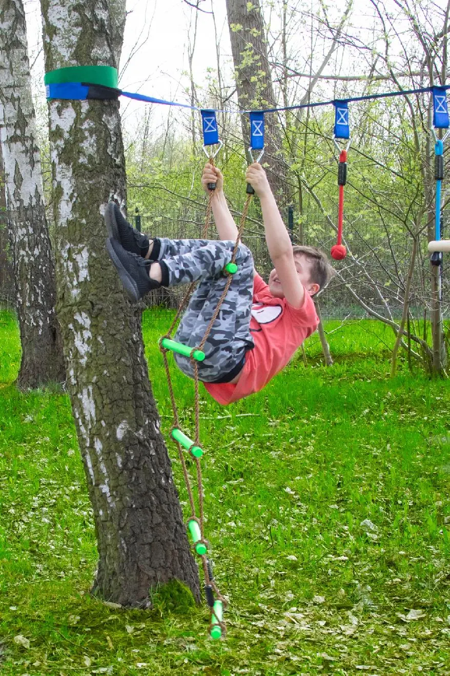 Cursa portabil cu obstacole pentru copii - JUMI (cu balansoar)
