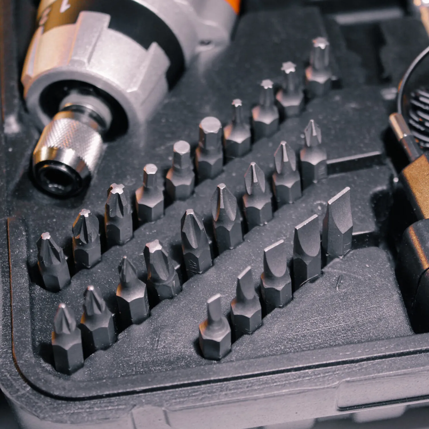 Аккумуляторный шуруповерт Villager VLN SDL 4:0 SET