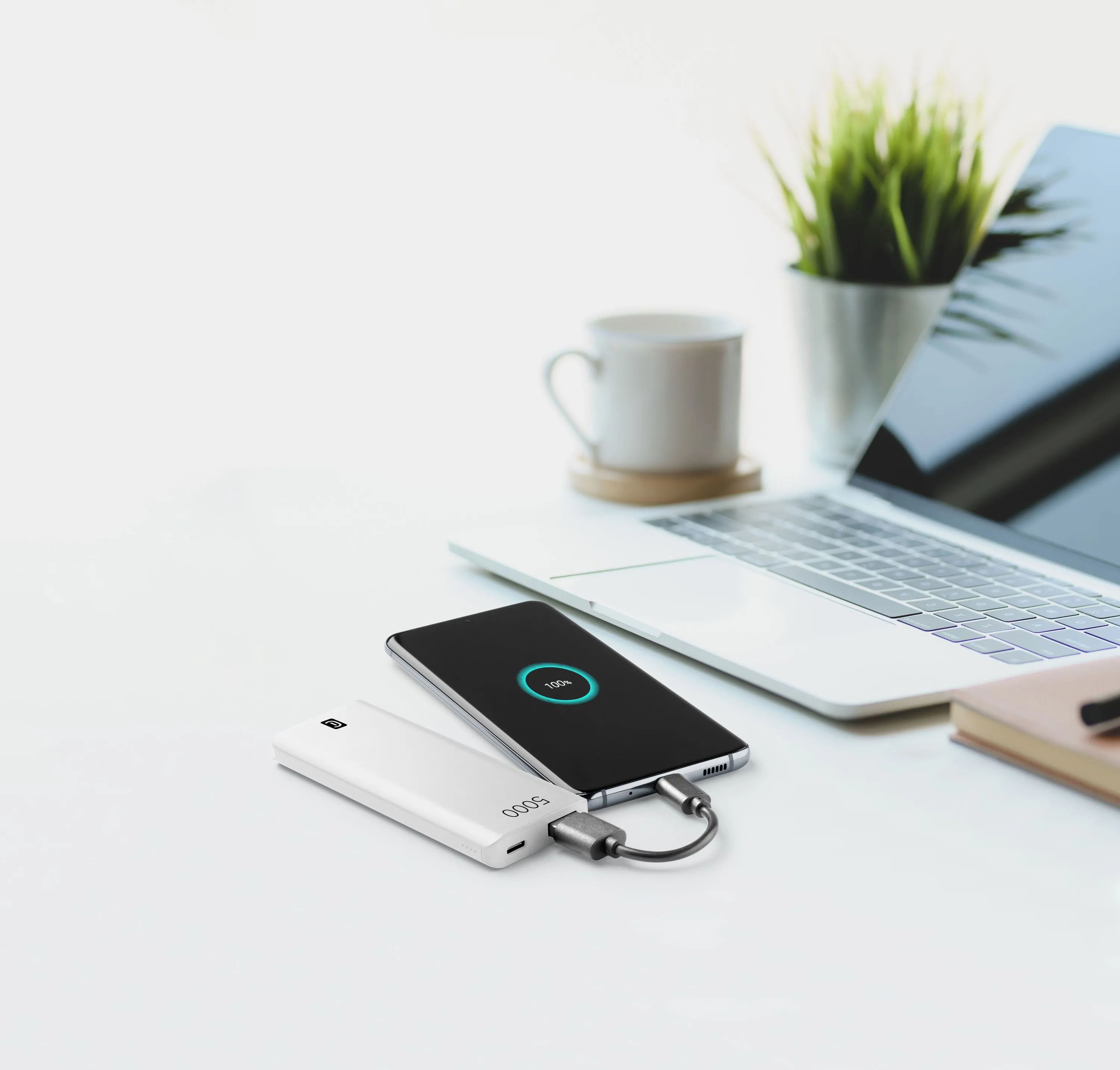 Acumulator extern Cellularline FreePower Slim 5000, 5mAh, Alb