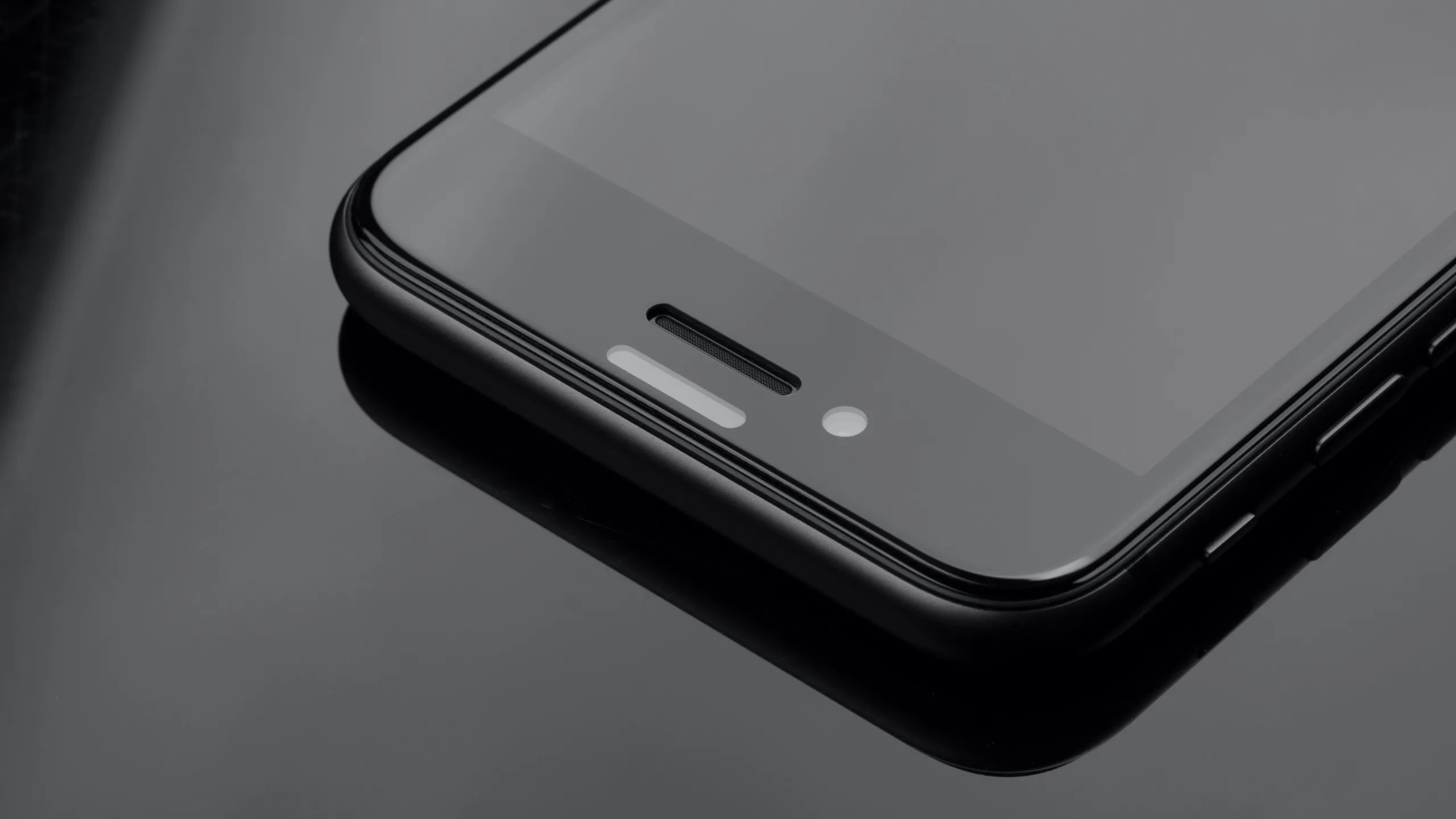 Sticlă de protecție QUMO IonGlass - iPhone 8/7/SE 2020, Negru