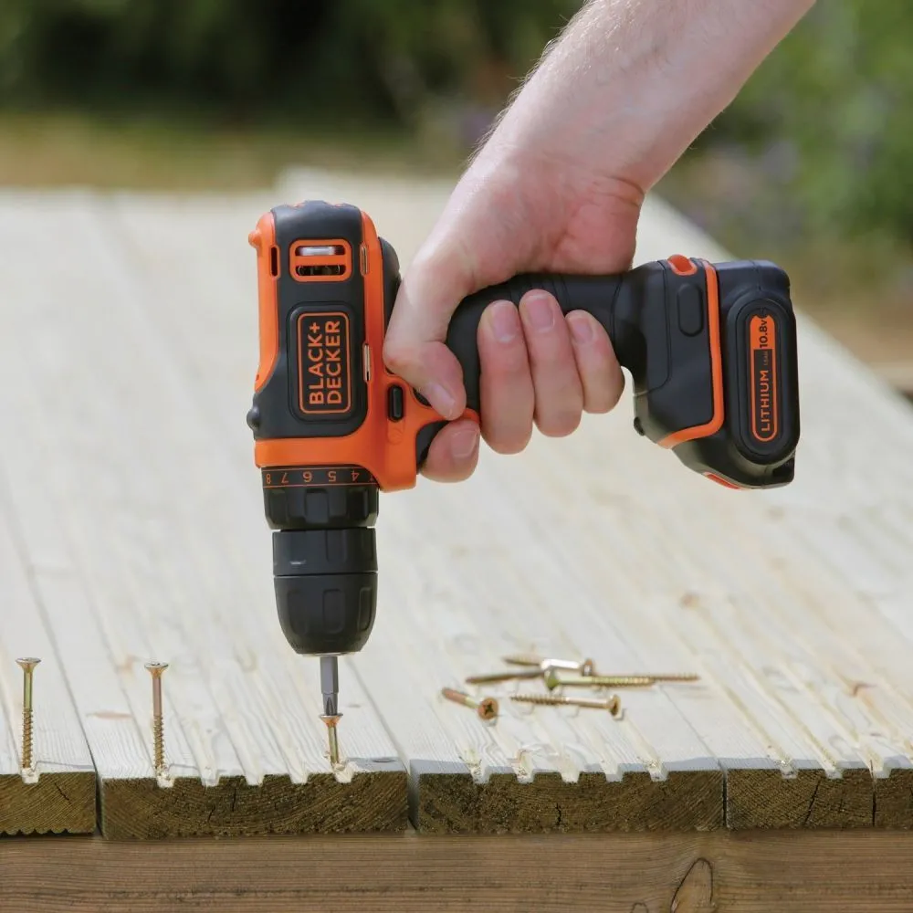 Аккумуляторная дрель-шуруповерт Black+Decker BDCDD12B-QW