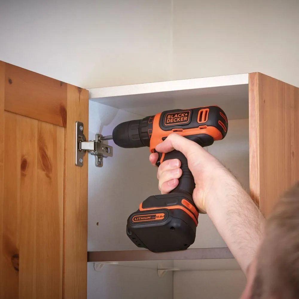 Аккумуляторная дрель-шуруповерт Black+Decker BDCDD12B-QW