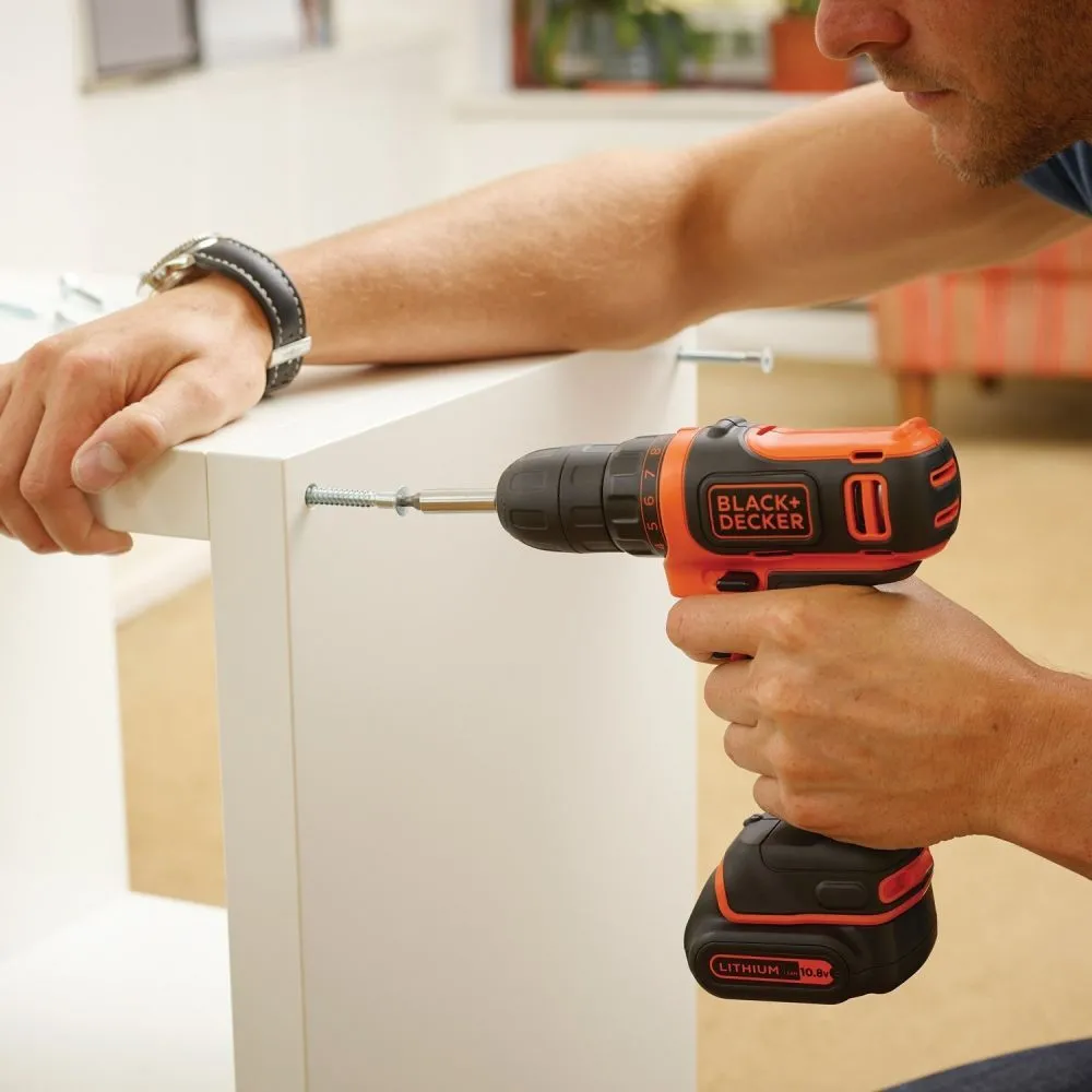 Аккумуляторная дрель-шуруповерт Black+Decker BDCDD12B-QW