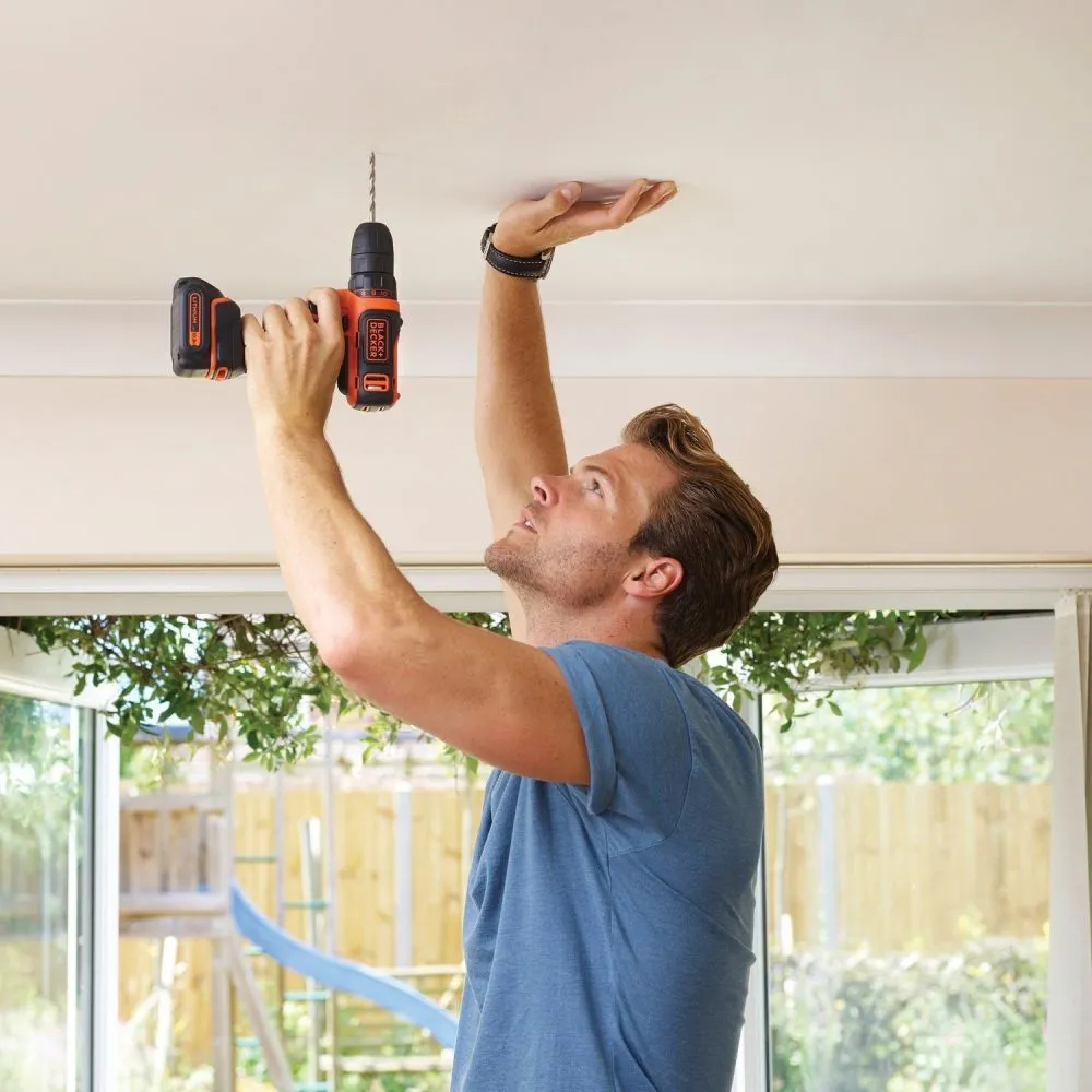 Аккумуляторная дрель-шуруповерт Black+Decker BDCDD12B-QW