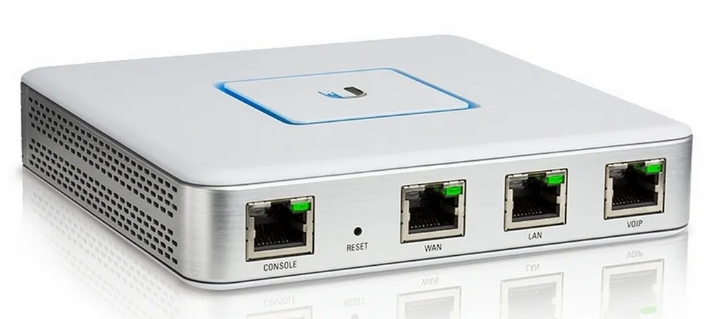 Беспроводной маршрутизатор Ubiquiti UniFi Security Gateway USG, Белый