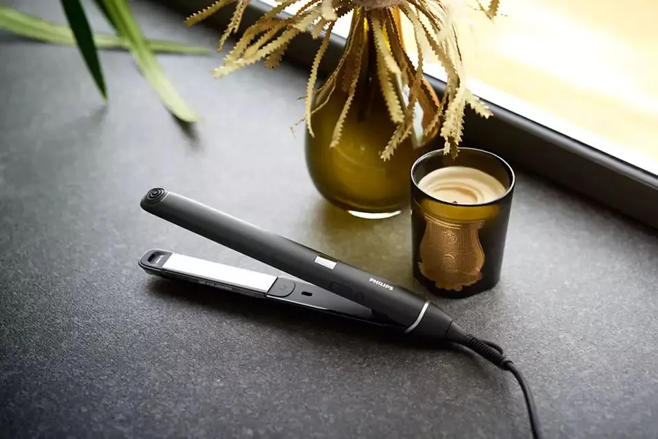 Placă de îndreptat părul Philips StraightCare Sublime Ends BHS677/00, Negru