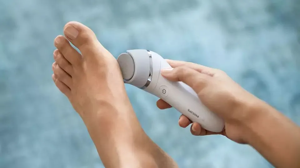 Электрическая роликовая пилка PHILIPS BCR430/00, Белый