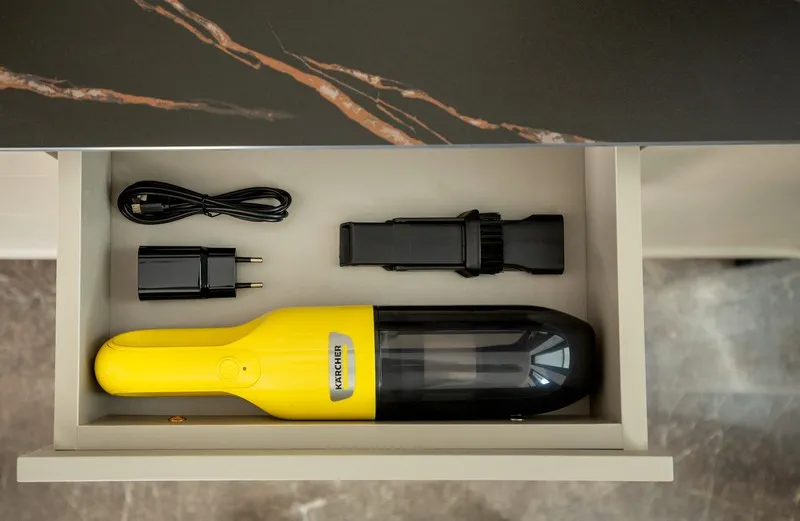 Aspirator Manual Karcher CVH 2, Galben