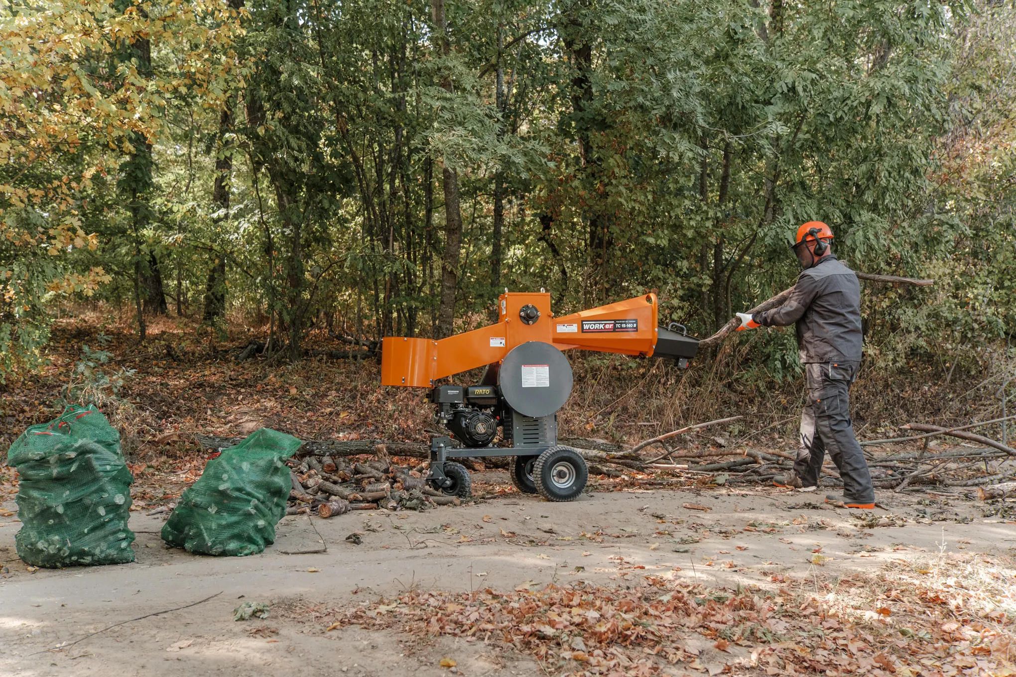 Измельчитель веток бензиновый TechnoWorker TC 15-140 B 