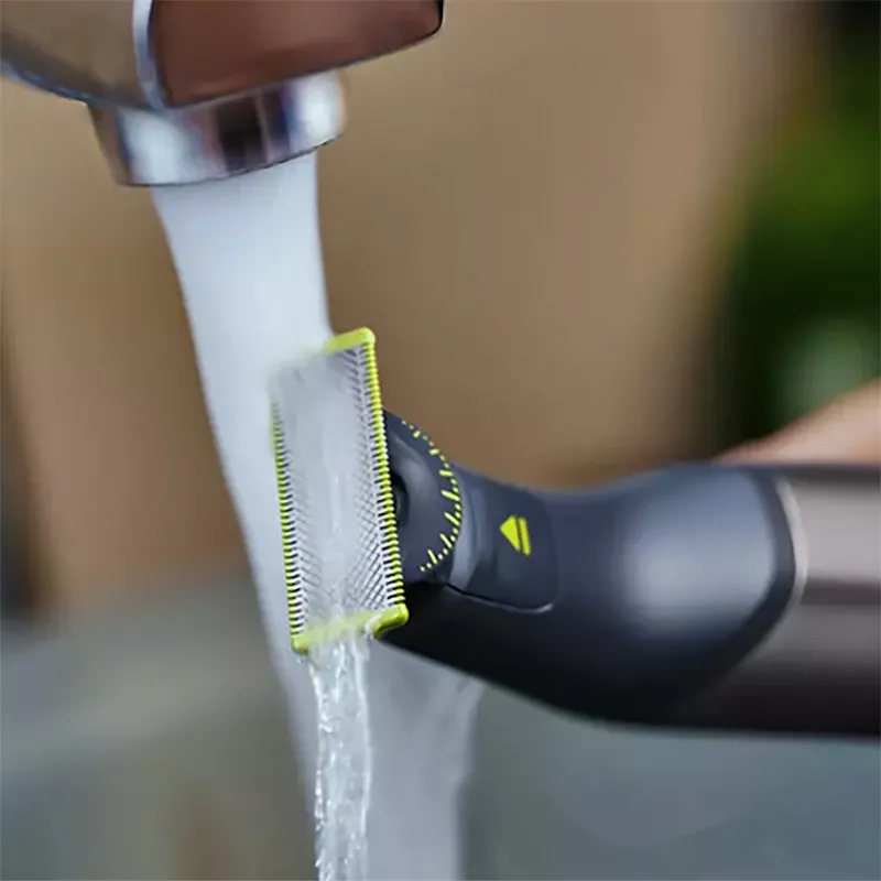 Trimmer pentru bărbați Philips OneBlade Pro 360 QP6551/17, Crom