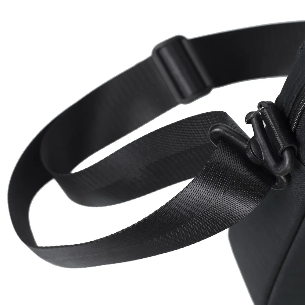 Geantă pentru Laptop RivaCase Biscayne, 15.6", Poliester, Negru