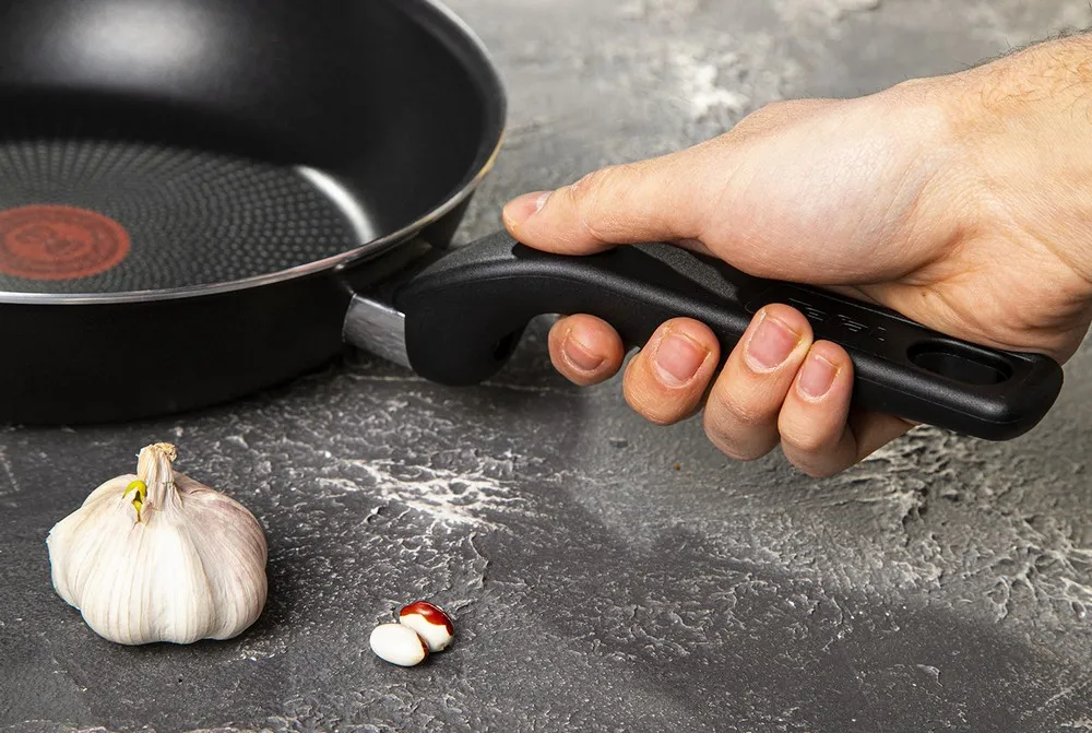 Сковорода Tefal C3840453, 24см, Чёрный