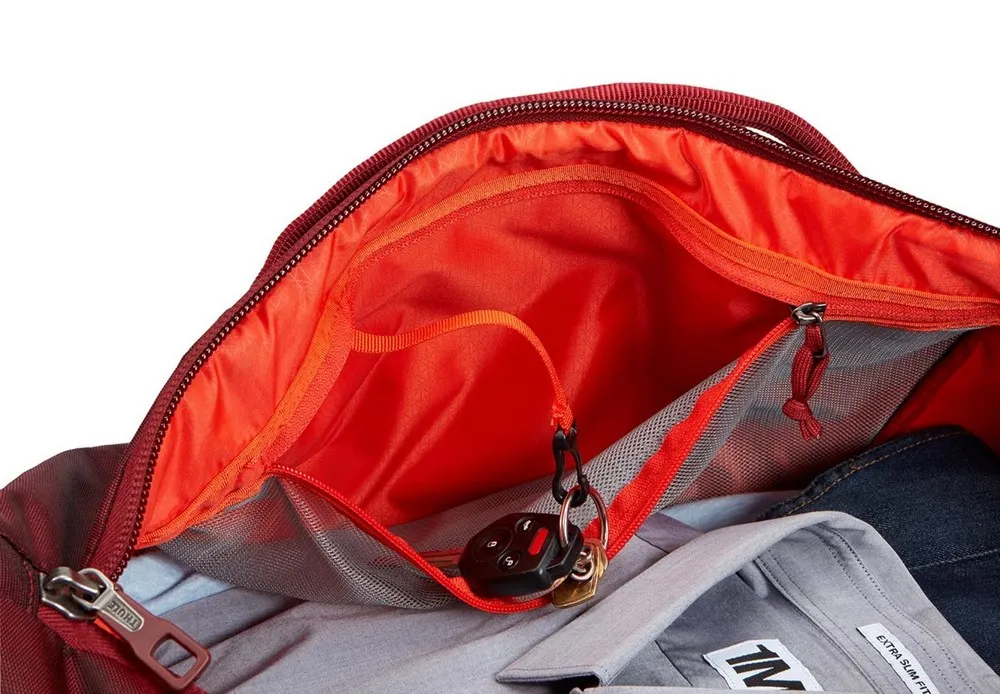 Geanta sportivă THULE Subterra, 45L, Roșu